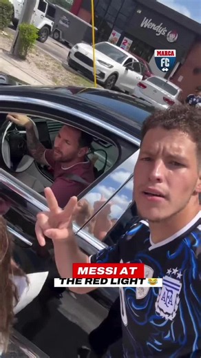 Imagine stopping at a red light and Lionel Messi is right next to you 😂🇦🇷 Traffic suddenly became worth it. #Messi #LionelMessi #InterMiami #Argentina #Soccer