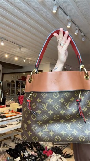 Limited Time Offer! ⏰ Special live prices and big discounts only during our LIVE SELLING and for cash payments! 💰 SHARE THIS LIVE and win ₱1,000 worth of GCASH 🩵 Please be aware of scammers and be mindful of accounts not officially owned by us! 🚨 Follow our ONLY OFFICIAL social media accounts ⬇️ IG: @canonprime2010 , @canonprimetrading, @canonebagsprime.exclusive, @canonebagsprime.official FB Page: Canon E-Bags Prime Trading (with more than 500 reviews) TikTok: @canonebagsprime.official Ready