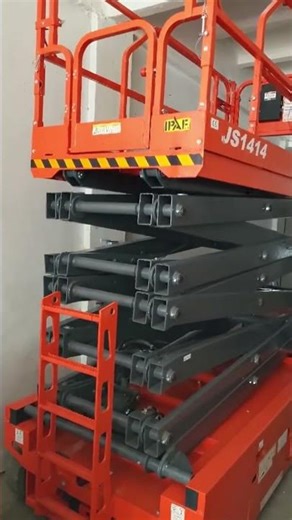 “How to Use a Scissor Lift Safely | Elevating Work Platform Demo” #liftingoperations #manlift