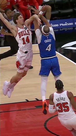 Matas Buzelis had the DUNK OF THE SEASON 🔥 #nba #poster #mustwatch #chicagobulls #highlights #dunk