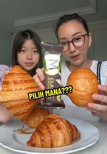 Replying to @𝓑𝓲𝓫𝓪𝓱 ･ﾟ･ CROISSANT ICE CREAM ATAU SALT BREAD ICE CREAM?? Kamu suka yg mana? #nanakoot #aizcharlize