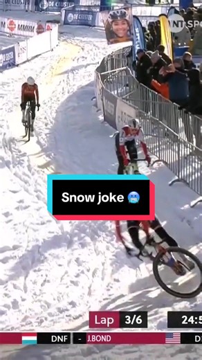 Cyclocross Showdown: Puck Pieterse's Fall Creates Opportunity