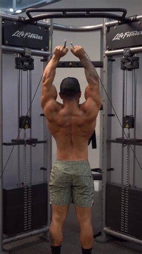 4 cable & dumbbell shoulder exercises for bigger, rounder delts 💪