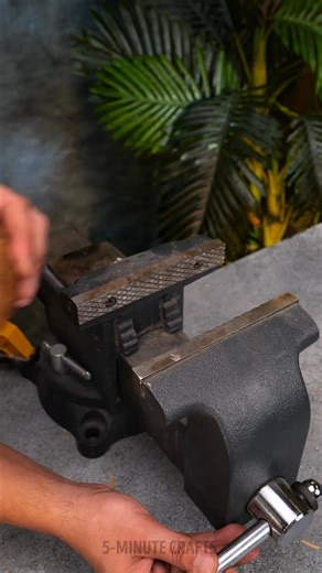 This guy can make anything out of coconut🥥 | 5-Minute Crafts Play