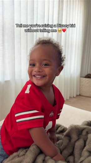 The way he recites the entire intro 🥹 MUSIC TO MY EARS!!!! He loves Disney so much ❤️ just like mommy & daddy