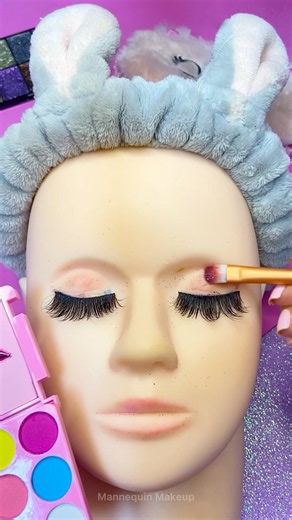 ASMR Mannequin Makeup things Sounds Video Fast No talk blue gloss
