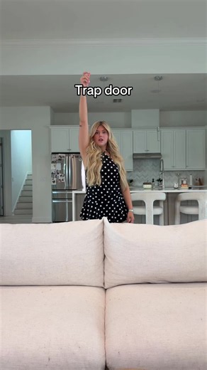 Who did it better? 🤣 IB: @Britthertz | escalator