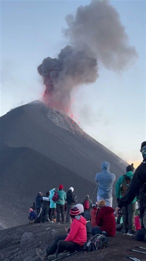 Hikers Watch Massive Eruption at Volcán de Fuego