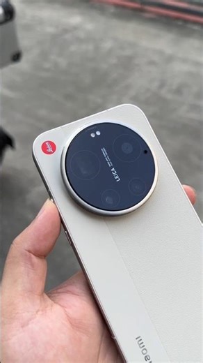 Xiaomi 17 Ultra Leica Edition Hands On Review: Unbelievable Specs & Camera, Gaming, Beautiful Design