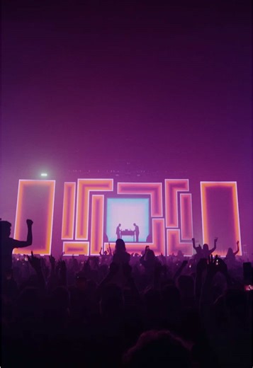 Live Bicep Set: Get Ready for the Rave!