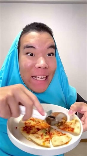 Pizza VS Hamburger = Funny Food Battle 😃😁😃