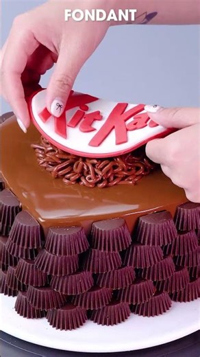 Easy KitKat Chocolate Heart Cake Decorating! 🍫❤️ #satisfying #tasty #shorts