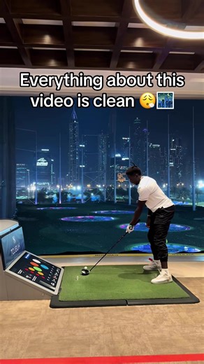 That view is amazing 😮 (via @_snappygilmore) #golf #view #city #golftiktok #espnsocial