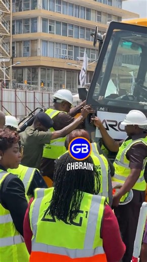 BREAKING 🚨: President John Dramani Mahama has officially cut the sod for the new ultra-modern concourse linking Accra International Airport Terminal 2 and Accra International AirportPrez Mahama be guy guy o. See proper people’s president 🔥🔥🔥