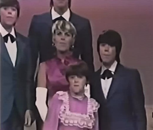 Amy Sedaris on Instagram: "#mondee @thedumbbananas Monday, Monday. Sunshine smiles. Perfect harmonies. Existential dread disguised as bubblegum pop. Cowsills, The Johnny Cash Show 1969. #TheCowsills #MondayMonday #SunshinePop #RetroVibes #JohnnyCash"
