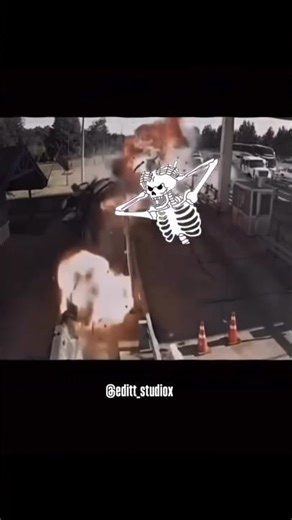 1 Second में Car Blast 😱🎊 Shocking Moment #CarBlast #CarExplosion #Accident