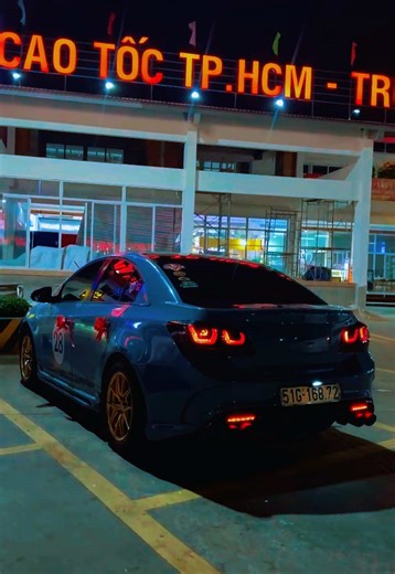 Exploring the Chevrolet Cruze: Features & Fun!