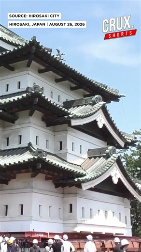 1,800 People Move Hirosaki Castle To Historic Foundation