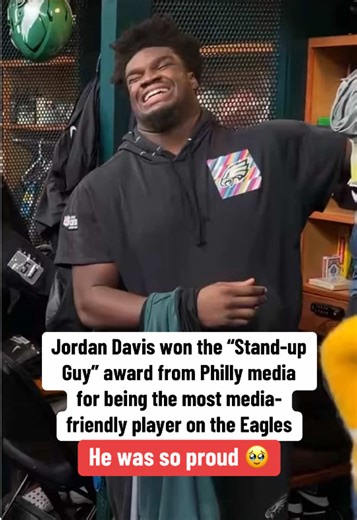 Jordan Davis Wins Stand-Up Guy Award from Philly Media