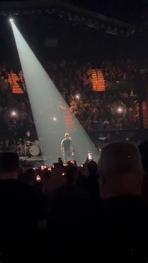 Bruce Springsteen opens the first night of the Los Angeles leg of his tour by slamming President Donald Trump."The America I've wrote about for 50 years, that has been a beacon of hope and liberty around the world, is currently in the hands of a corrupt, incompetent, racist, reckless and treasonous administration."