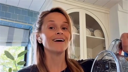 Reese Witherspoon urges women to learn about AI