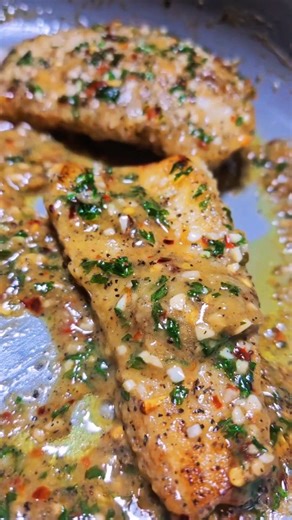 Sammiat Ajayi on Instagram: "If you're looking for a quick and easy fish recipe that never fails, this Lemon Garlic Butter Cod is a perfect choice. Simple to prepare and packed with flavor, it's a no-brainer for dinner! GARLIC BUTTER COD Serves 4 Ingredients For the Cod: • 4 (4–5 oz) boneless, skinless cod fillets • 35g (1/4 cup) plain flour • 1 tbsp salt • 1 tbsp garlic powder • 1/2 tsp black pepper • 15g unsalted butter For the Sauce: • 2 garlic cloves, finely diced • 120ml (1/2 cup) vegetable
