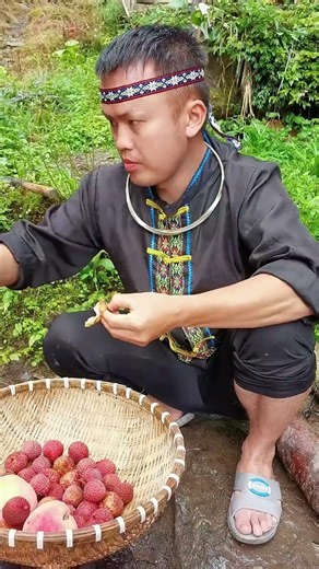 ASMR MUKBANG: CHARCOAL GRILLED PRESERVED EGGS, DARK AND FRAGRANT