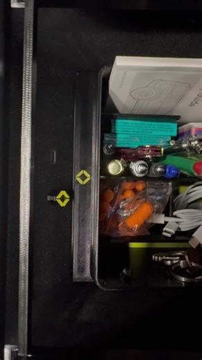 Rivian R1S / R1T USB-C Port Cover – Installation Guide (Niftly3D)