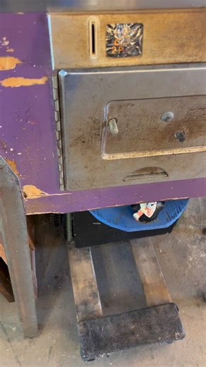 🎯 1969 Airport Pinball Machine — where every light blinked before smartphones existed. This beauty once lived in an airport, watching lovers reunite, travelers dream, soldiers return, and kids press their noses to the glass. Now it’s a living piece of playable history. The sounds. The weight. The glow. The magic. Not a machine. A memory keeper. A whole era in motion. ✨ If you love architectural salvage, vintage finds, and pieces that carry stories, this one hits different. ##ArchitecturalSalvag