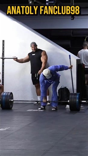 I never start a workout without warmup 🤭#anatoly #fitness #gym