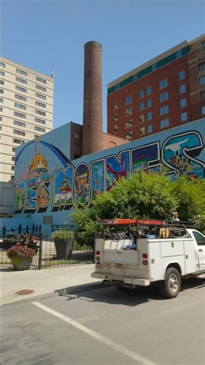 Downtown Des Moines, Iowa 🎨 Historic Locust Street & Famous Murals