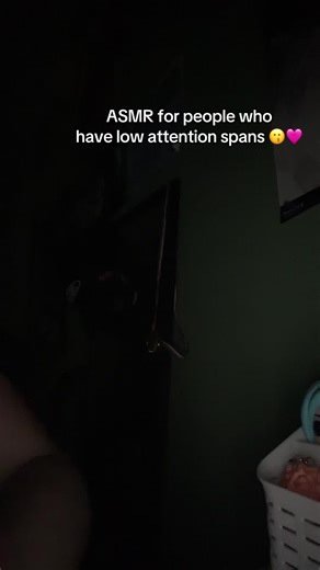 Sorry I haven’t been posting lots! I’ve just ran out of ideas for asmr. If y’all have any ideas just comment and I’ll do it 😋 #asmr #asmrsounds #tingles #fyp #scratching