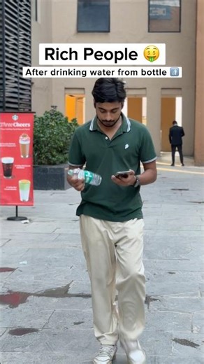 Rich 🤑 vs Middle class people 🤣🚮♻️ #relatable #funny #middleclass #memes #fyp #shorts