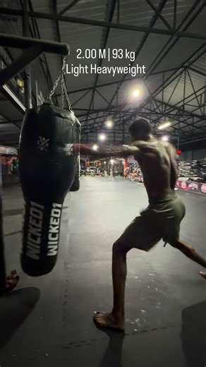 Benjamin Sesay on Instagram: "2.00 M | 93 KG | STILL LEARNING FOLLOW FOR MORE. . . #mma #ufc #boxing #muaythai"