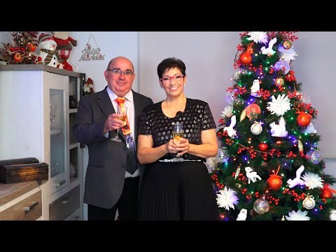 ¡¡FELIZ AÑO NUEVO!! Hoy fuera de la cocina os queremos felicitar mi Manolo y yo. 😘 ✨🎁