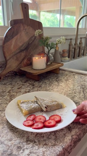Dip it, flip it, serve it at the link in bio 🥞 #amazonfinds #crepemaker #amazonhome 🎥: @ourwintonhome