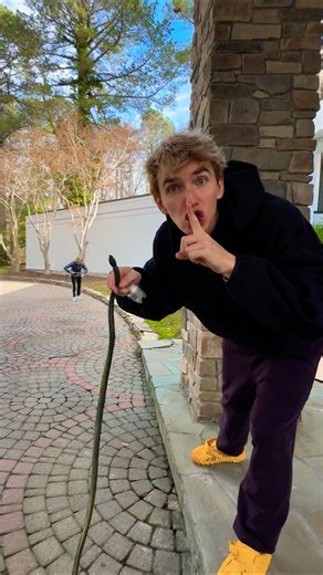 Pranking My MOM With a SNAKE!! 🤣🐍