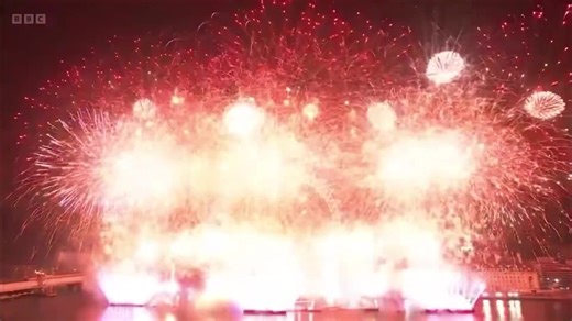 A Sky Full of Stars soundtracks the climax of London’s 2026 New Year celebrations ✨ Happy New Year, Coldplay fans 🎇🎆 | Coldplay Xtra