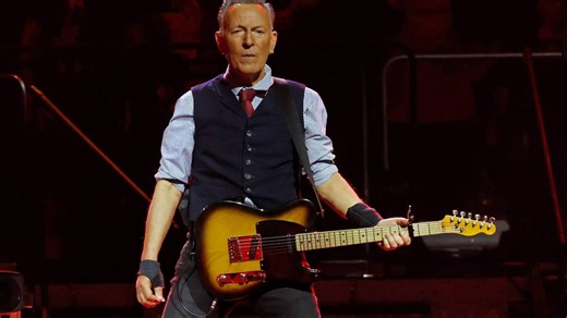 "Streets of Minneapolis" - Bruce Springsteen (LIVE on The Late Show)