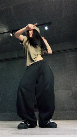 Niana Guerrero's 'Come Back and Back' Dance Trend TikTok