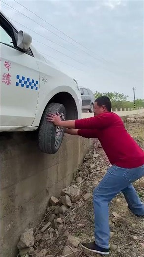 An Experienced Driver Drove His Car Off The Embankment #automobile #drivingreview