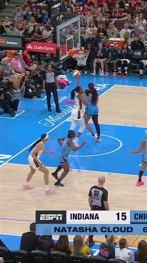 This Dime from Caitlin Clark to Aliyah Boston 😮‍💨 AB has 10 PTS in Q1