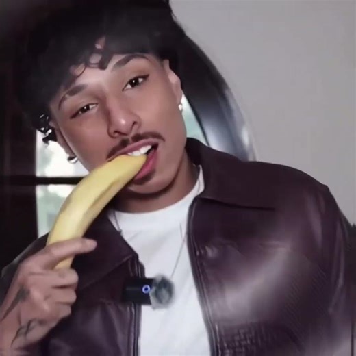 Larray gets SHOCKED on this podcast! 😱 (Narcissist?!)