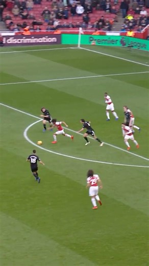 ARSENAL DEFENCE TO ATTACK VS BURNLEY