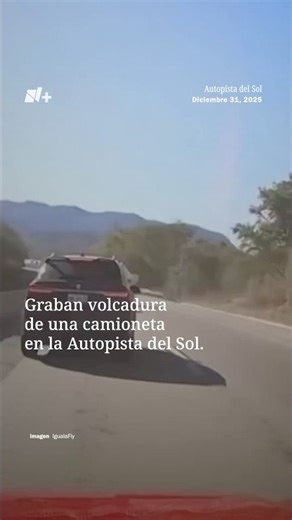 Camioneta se volcó en la Carretera del Sol - N+ #shorts