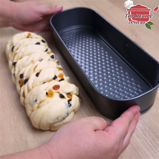 This Christmas bread recipe was taught to me by a famous Italian baker! | Top recipe is here