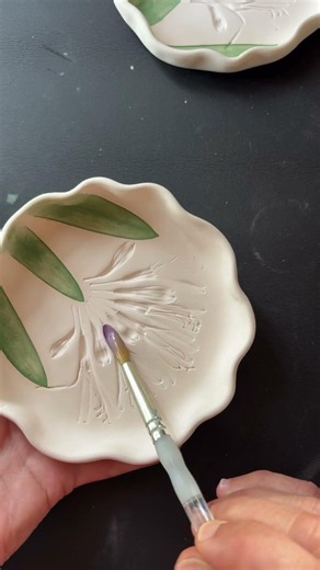 How I press flowers in clay to create a ceramic dish with botanical imprints #satisfying #pottery