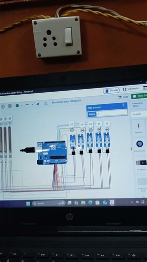 Student Builds a Robotic Hand Using 5 Flex Sensors & 5 Servo Motors | Tinkercad Robotics Project