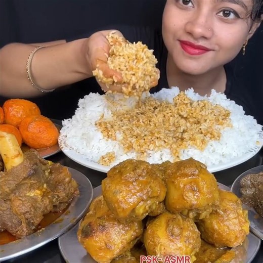 ASMR: EATING SPICY CHICKEN CURRY🔥 BASMATI RICE || #shorts #mukbangn#asmreating #mukbangasmr #asmr