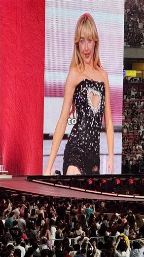 Taylor Swift HUGS Sabrina Carpenter 💛